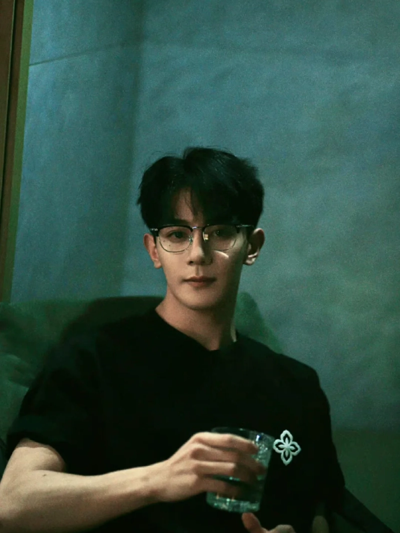 ảnh trai đẹp ôm mèo