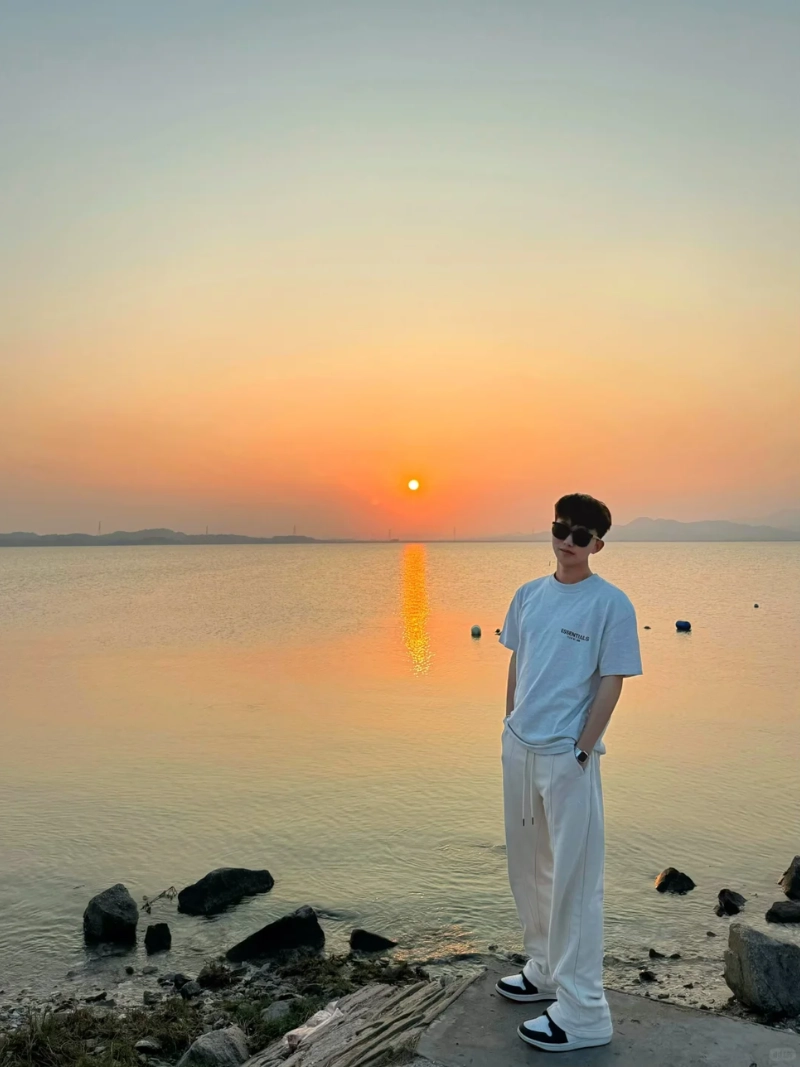 ảnh trai đẹp ôm mèo