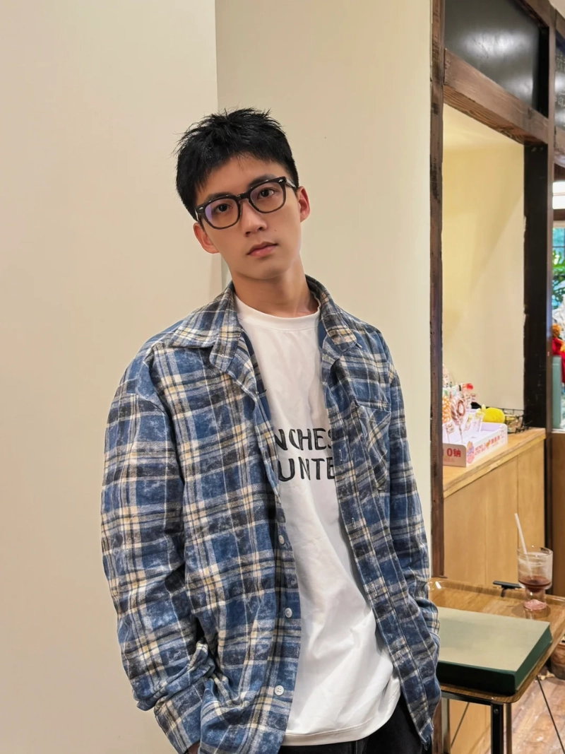 ảnh trai đẹp ôm mèo