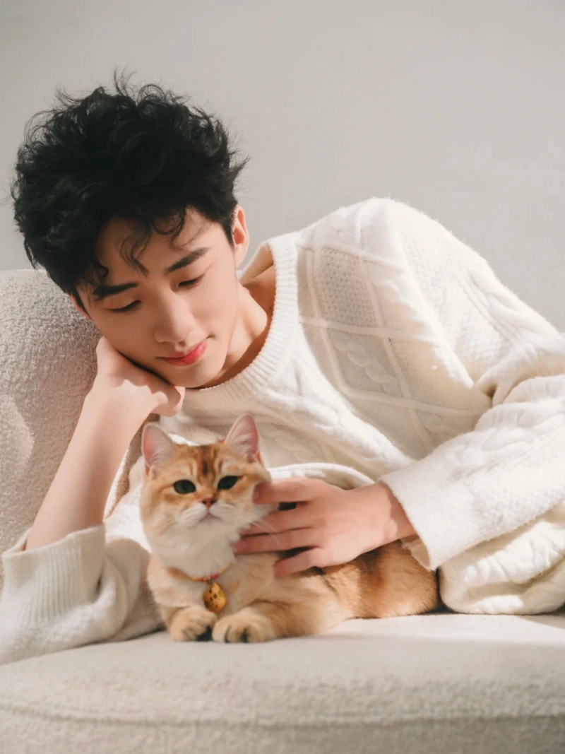 ảnh trai đẹp ôm mèo