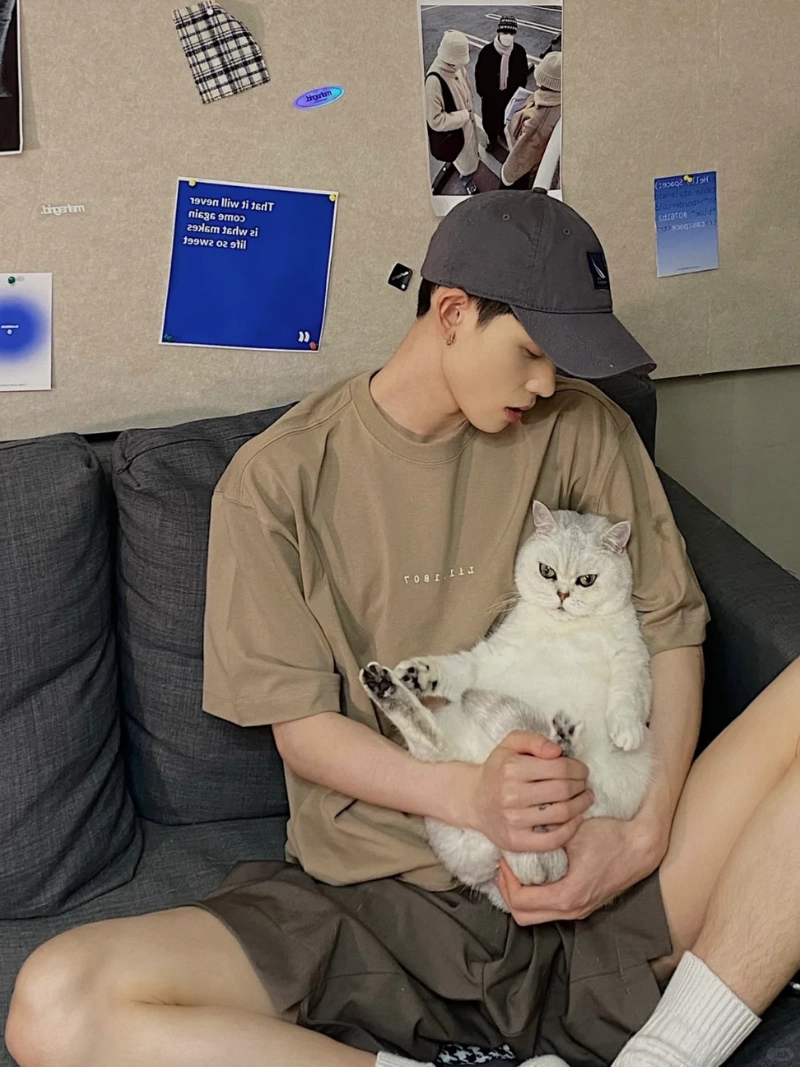 ảnh trai đẹp ôm mèo