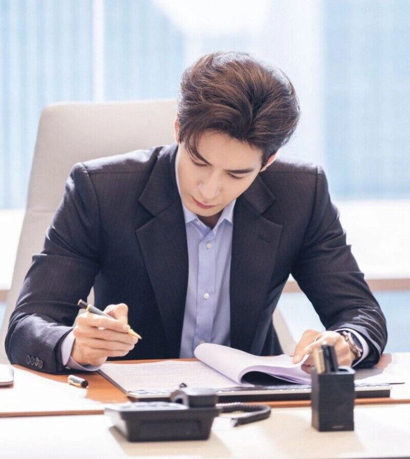 hình ảnh nam doanh nhân thành đạt