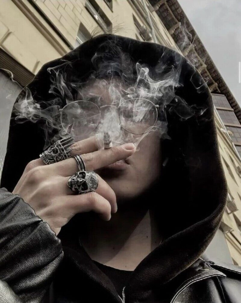 hình ảnh nam hút thuốc ngầu