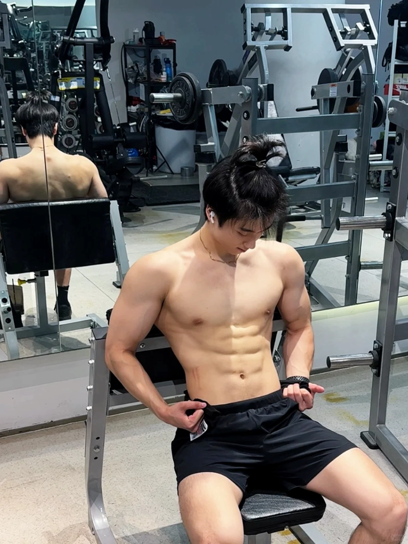 hình ảnh trai đẹp tập gym