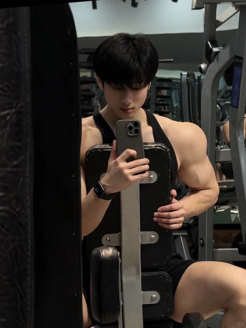 hình ảnh trai đẹp tập gym