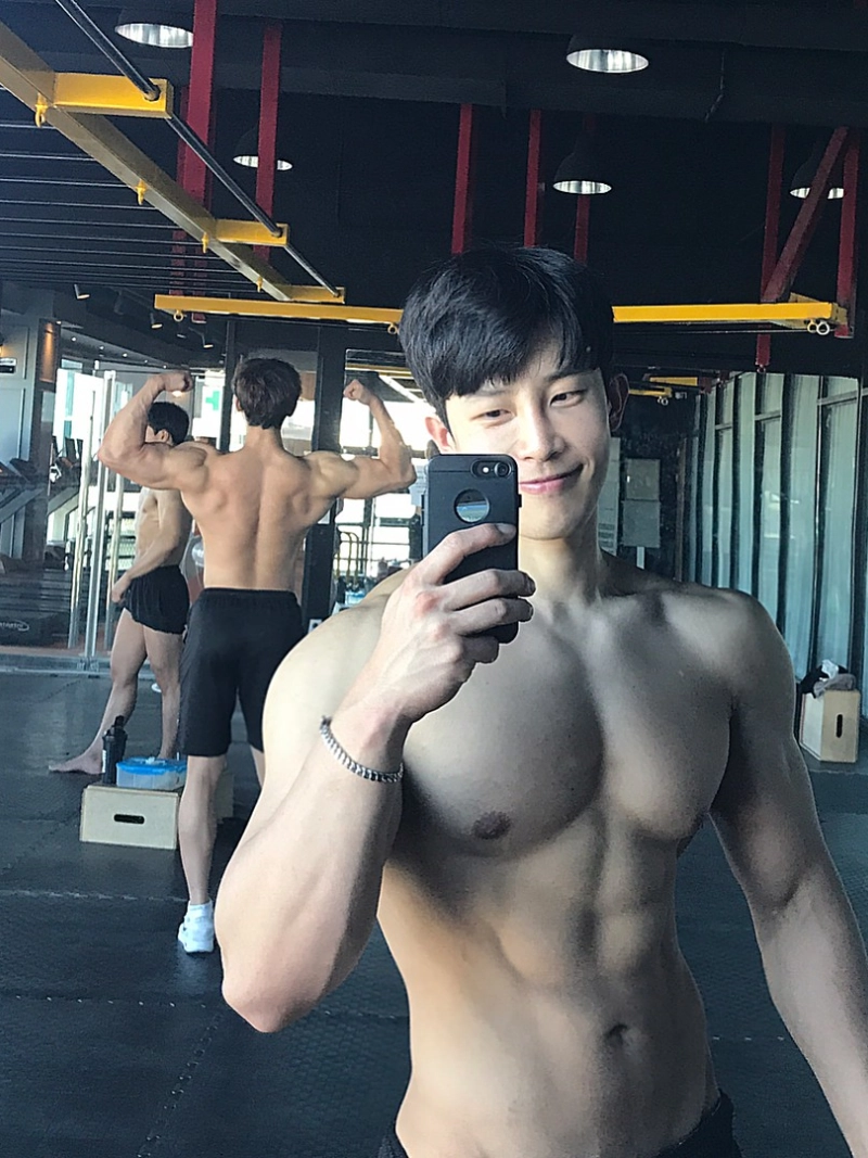 hình ảnh trai đẹp tập gym