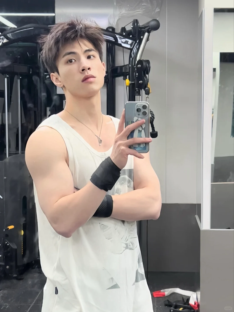 hình ảnh trai đẹp tập gym