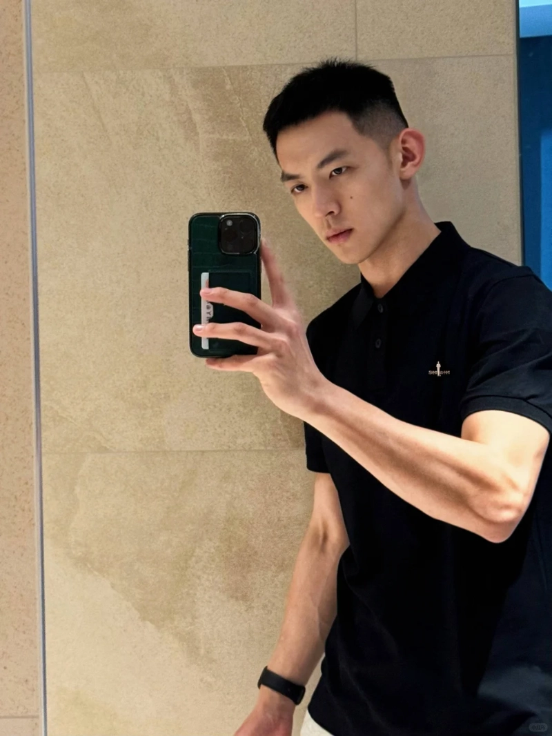 ảnh nam mặc đồ đen ngầu