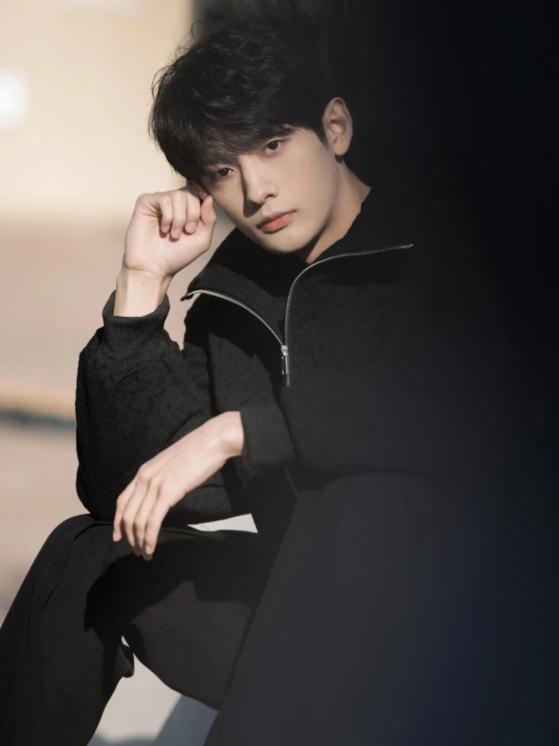 ảnh nam mặc đồ đen ngầu