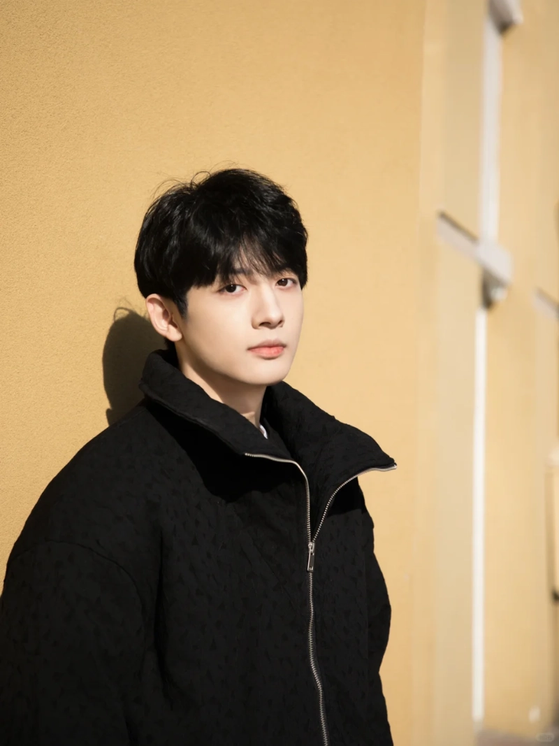 ảnh nam mặc đồ đen ngầu