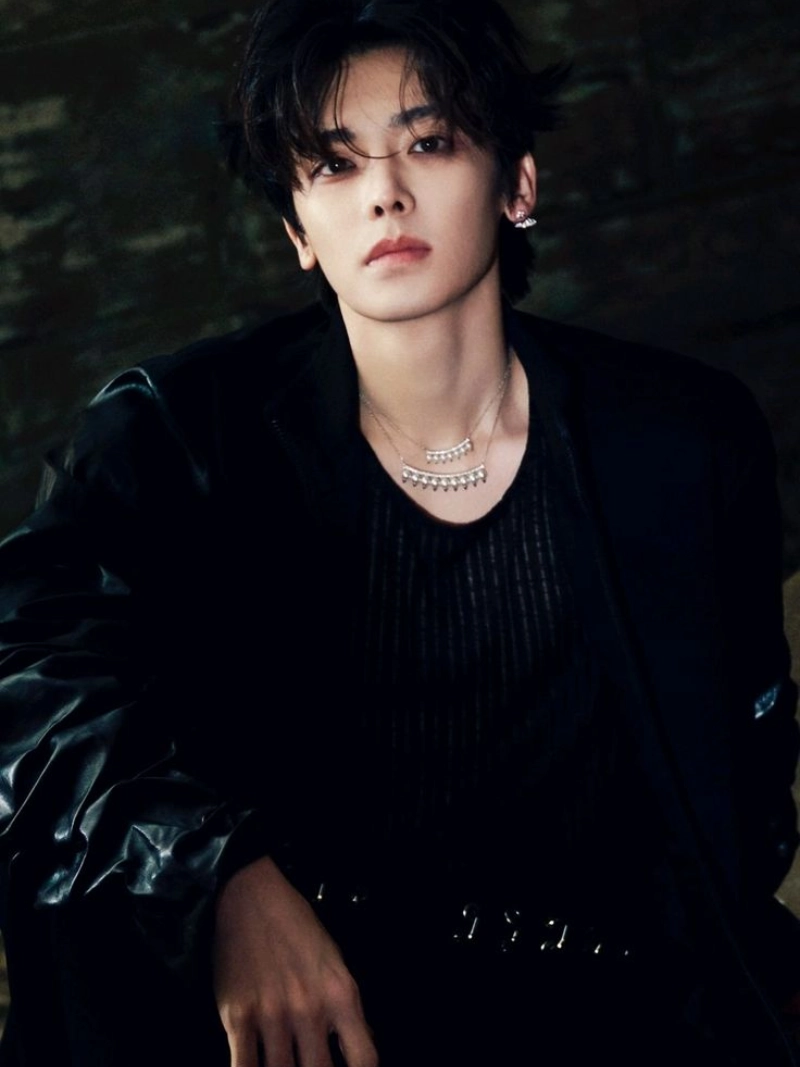 ảnh nam mặc đồ đen ngầu