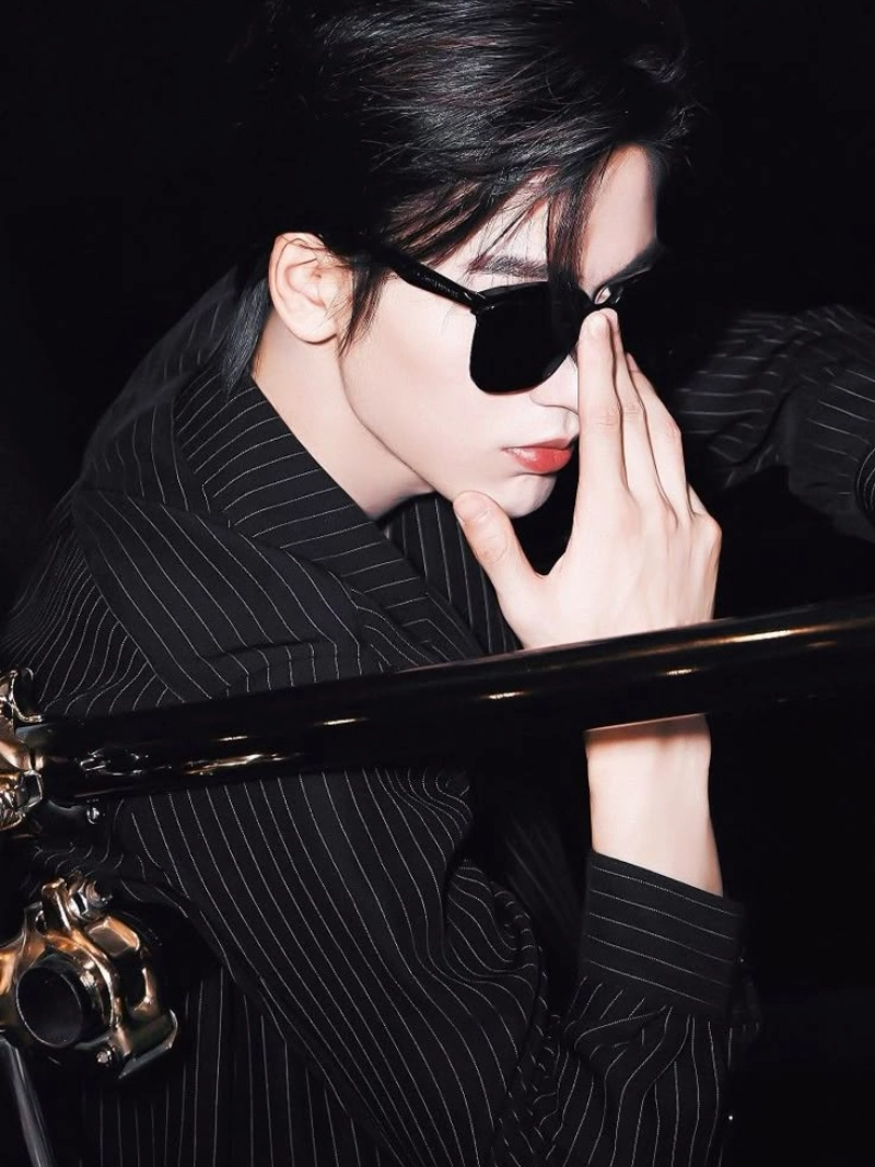 ảnh nam mặc đồ đen ngầu