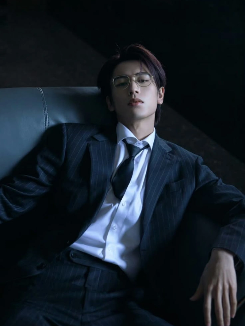 ảnh nam mặc đồ đen ngầu