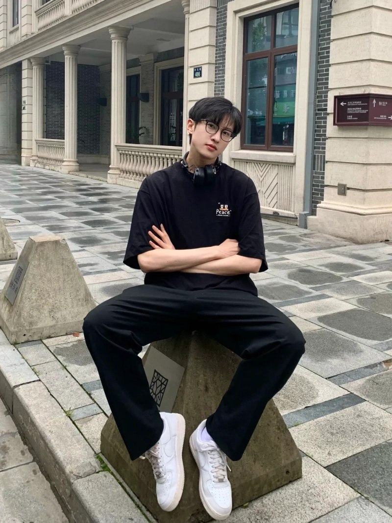 ảnh nam mặc đồ đen ngầu