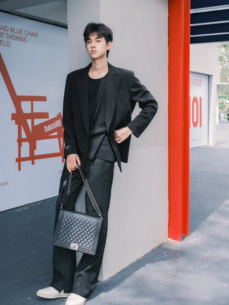 ảnh nam mặc đồ đen ngầu