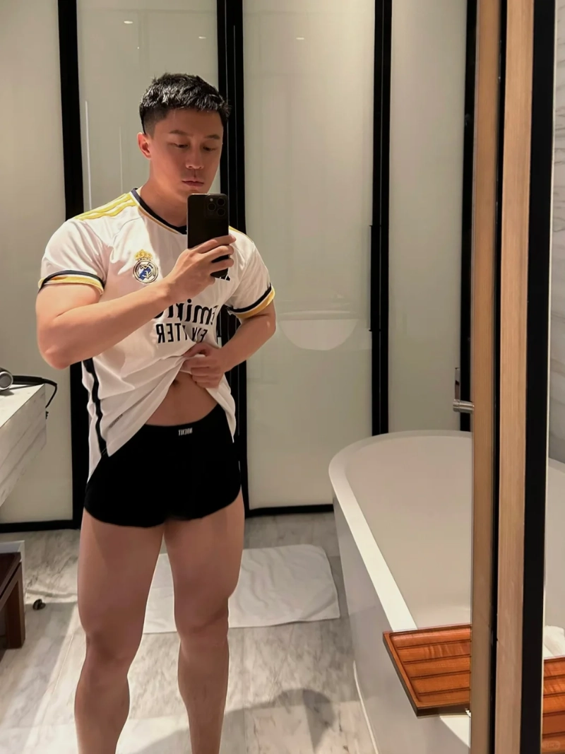 ảnh nam mặc sịp