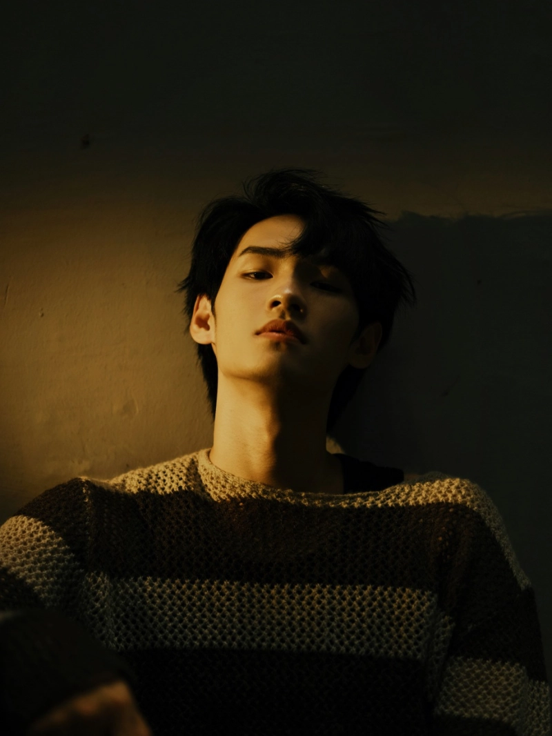 ảnh nam ngồi buồn