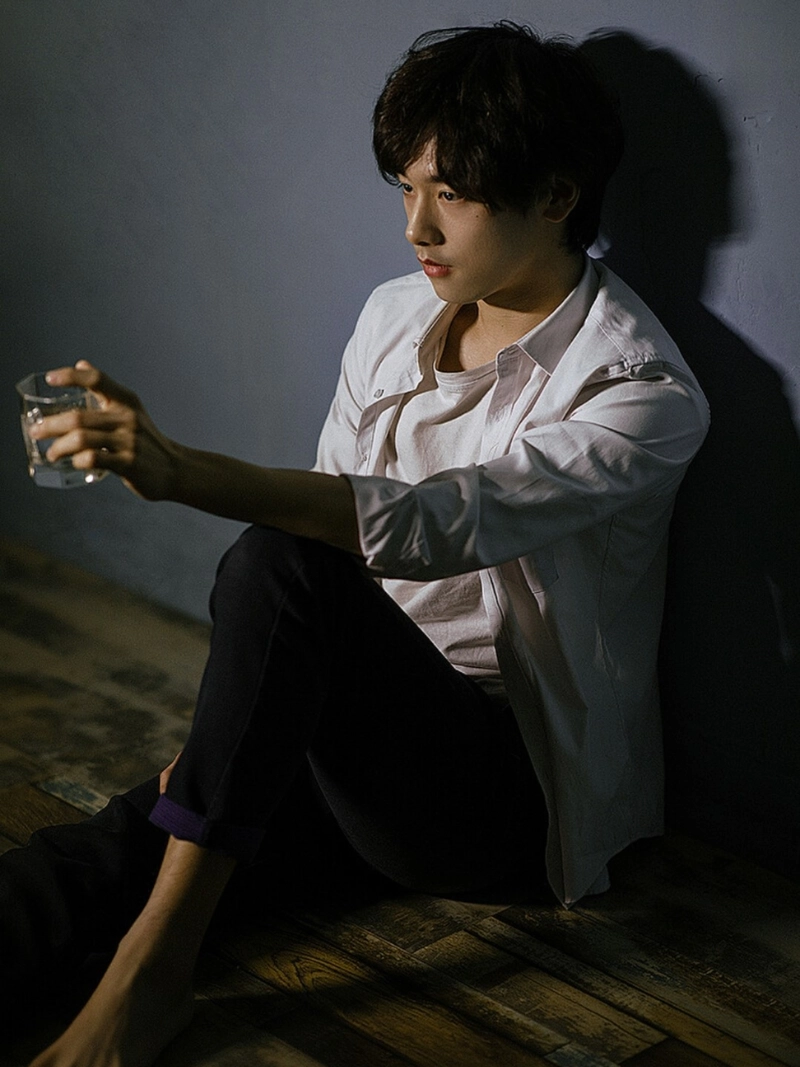 ảnh nam ngồi buồn