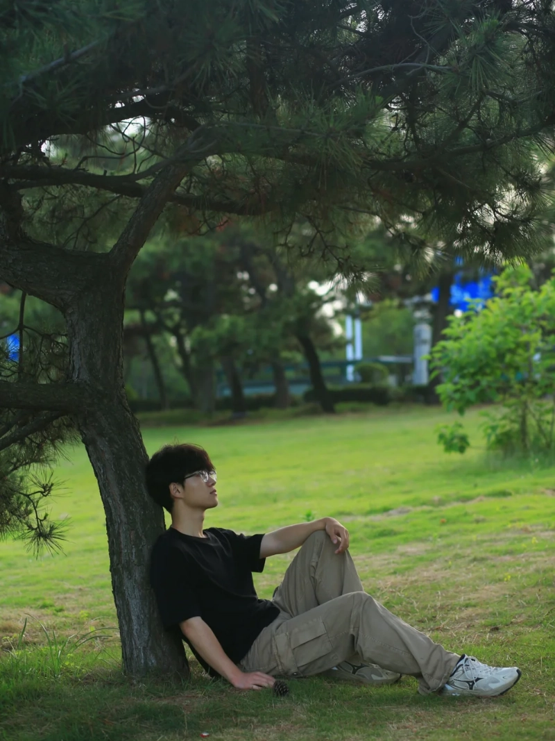 ảnh nam ngồi buồn