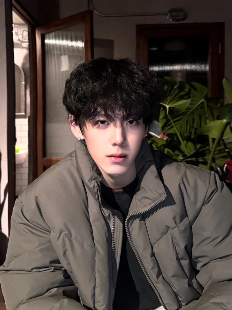 ảnh trai đẹp tóc xoăn