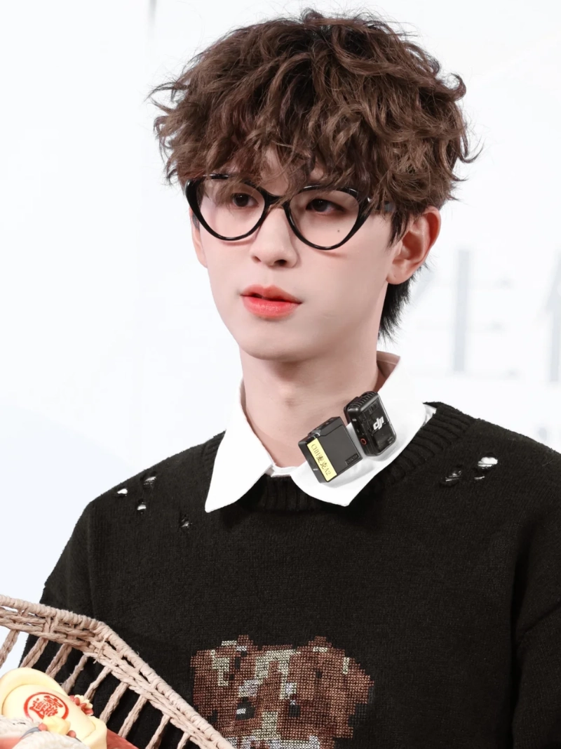 ảnh trai đẹp tóc xoăn