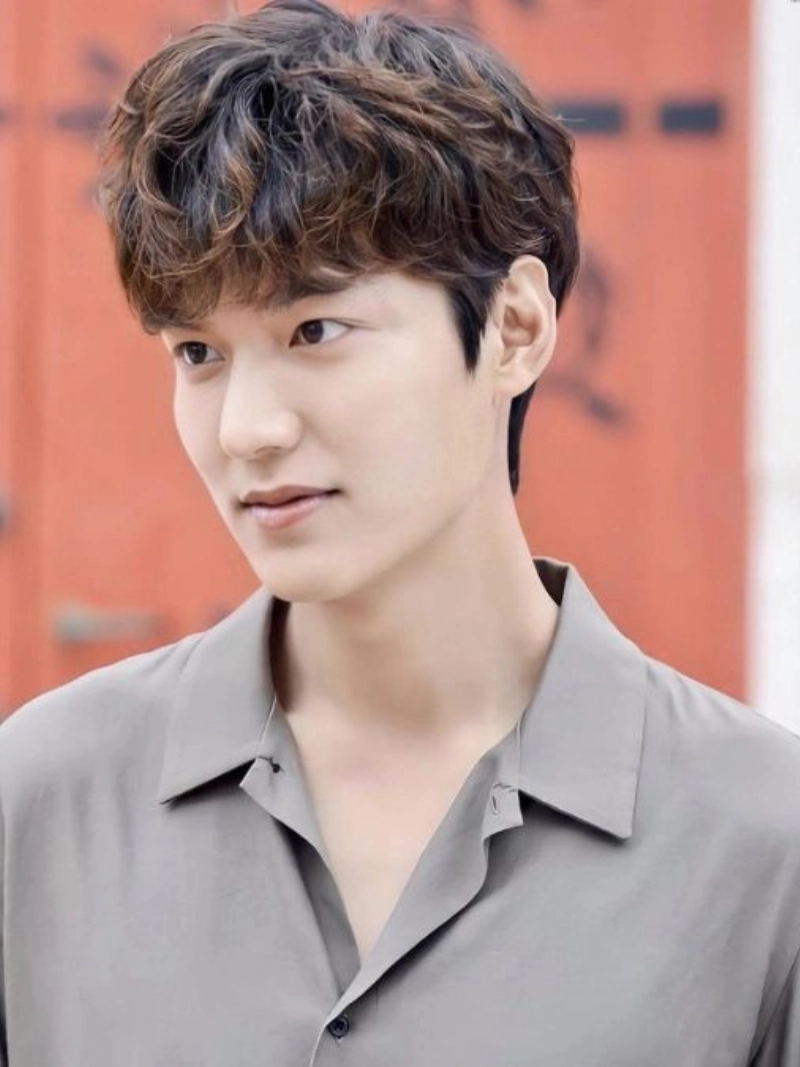 Lưu ngay 169 ảnh trai đẹp tóc xoăn dẫn đầu xu hướng năm 2025