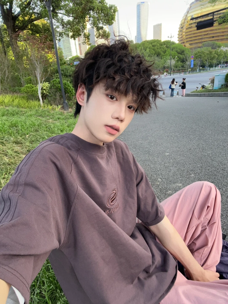 ảnh trai đẹp tóc xoăn