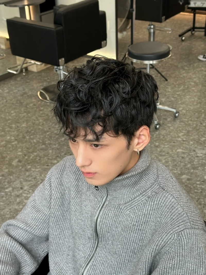 ảnh trai đẹp tóc xoăn