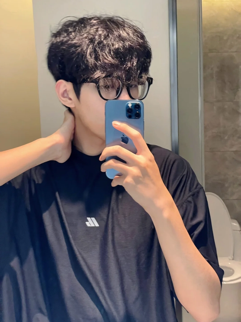 ảnh trai đẹp tóc xoăn