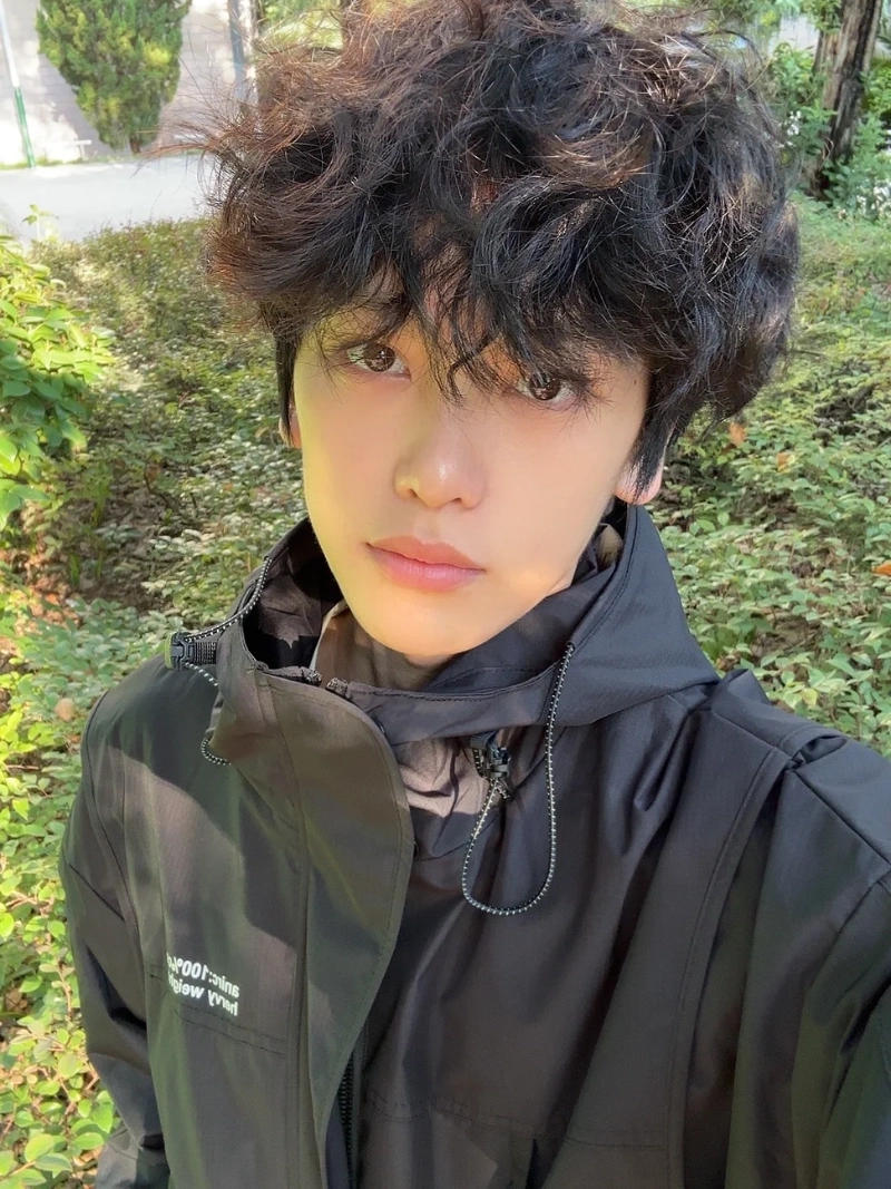 ảnh trai đẹp tóc xoăn