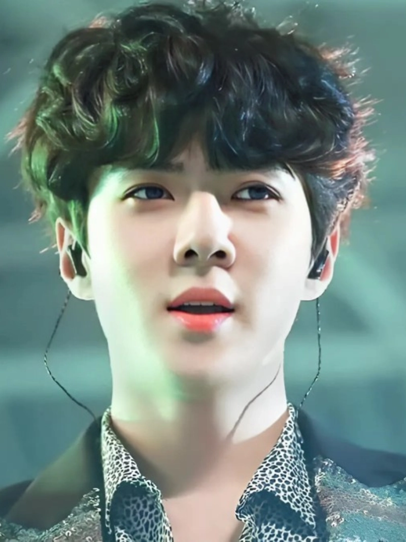 ảnh trai đẹp tóc xoăn