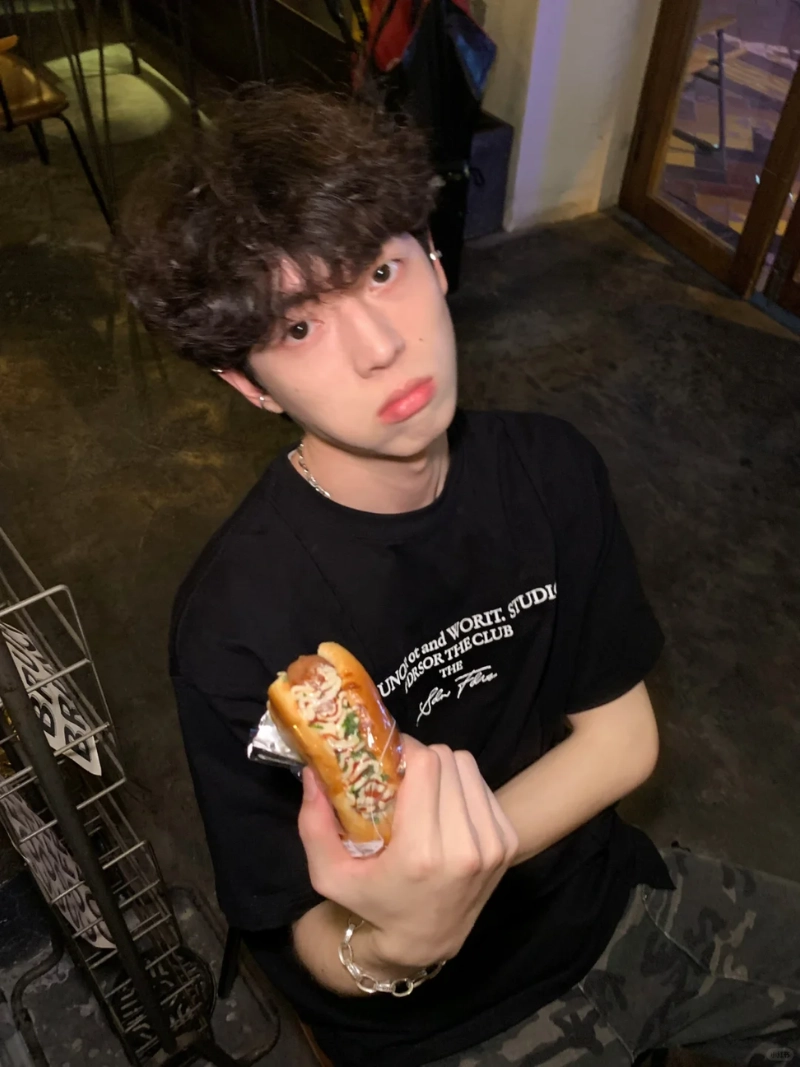 ảnh trai đẹp tóc xoăn