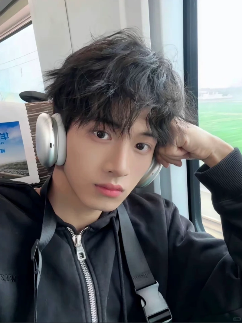 ảnh trai đẹp tóc xoăn