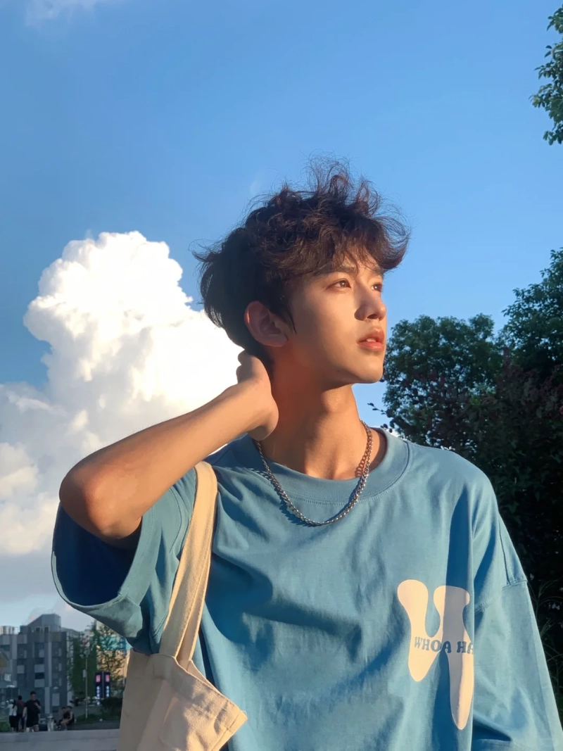 ảnh trai đẹp tóc xoăn