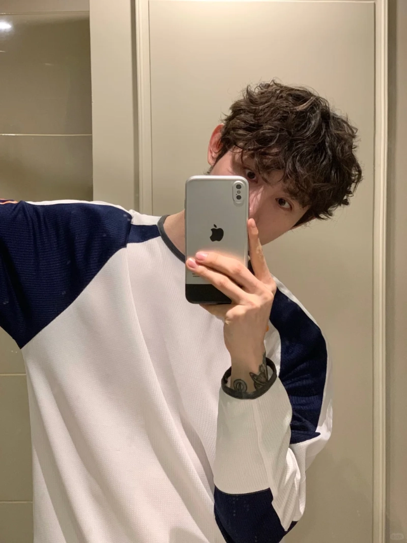 ảnh trai đẹp tóc xoăn