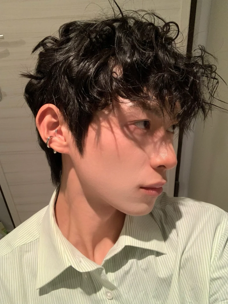 ảnh trai đẹp tóc xoăn