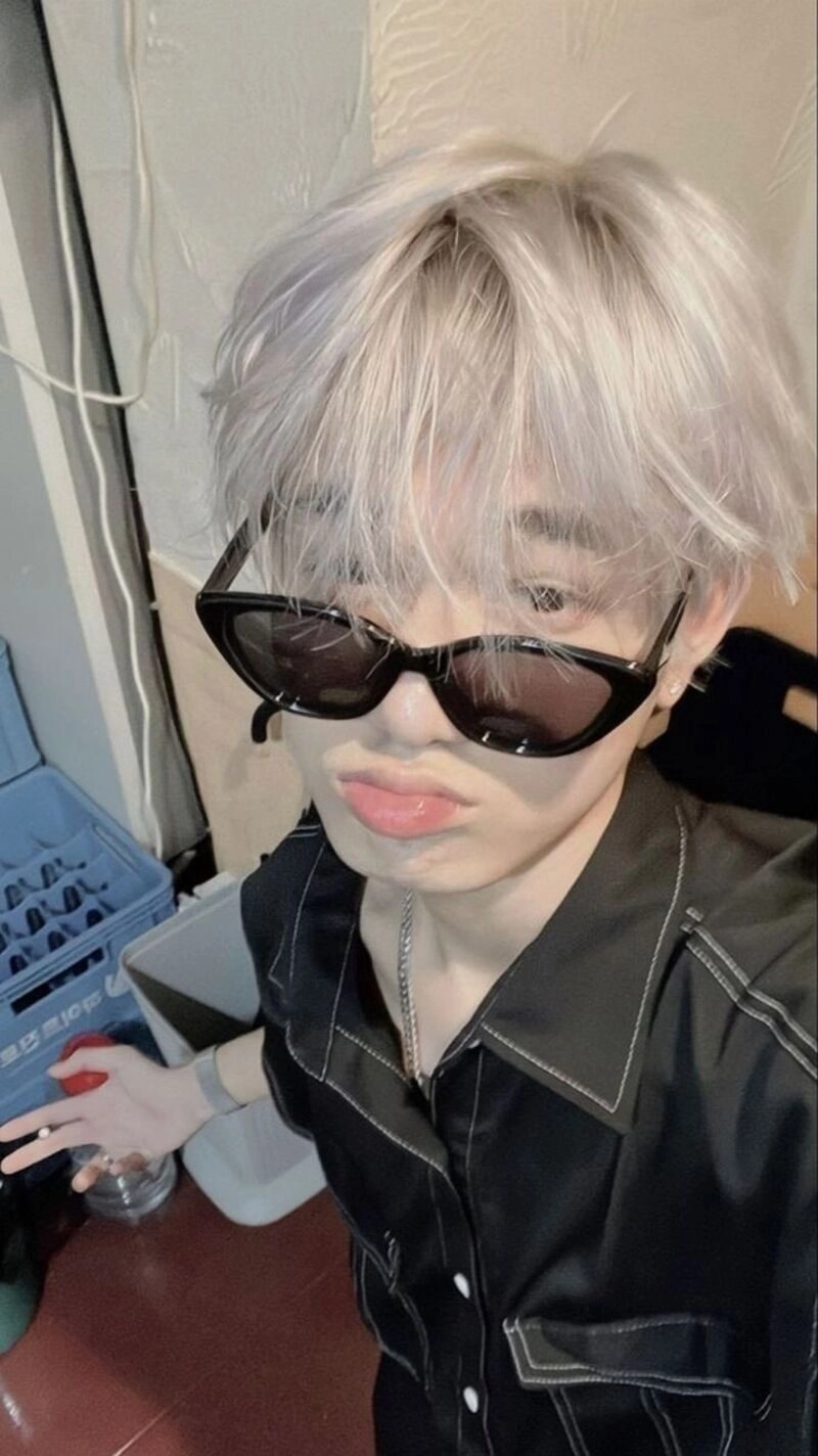 ảnh trai đẹp che mồm