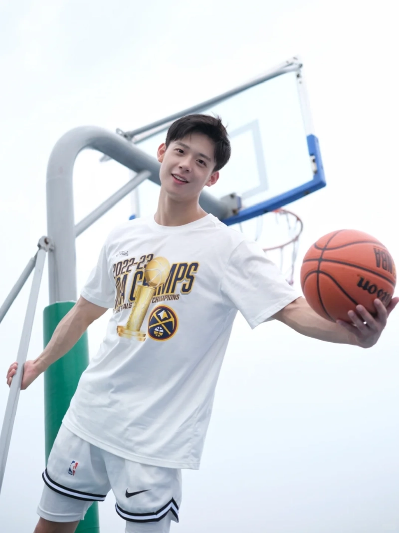 ảnh trai đẹp chơi bóng rổ