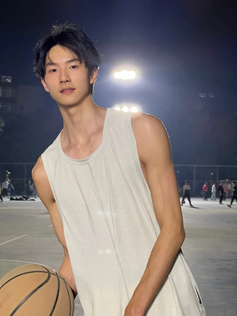 ảnh trai đẹp chơi bóng rổ