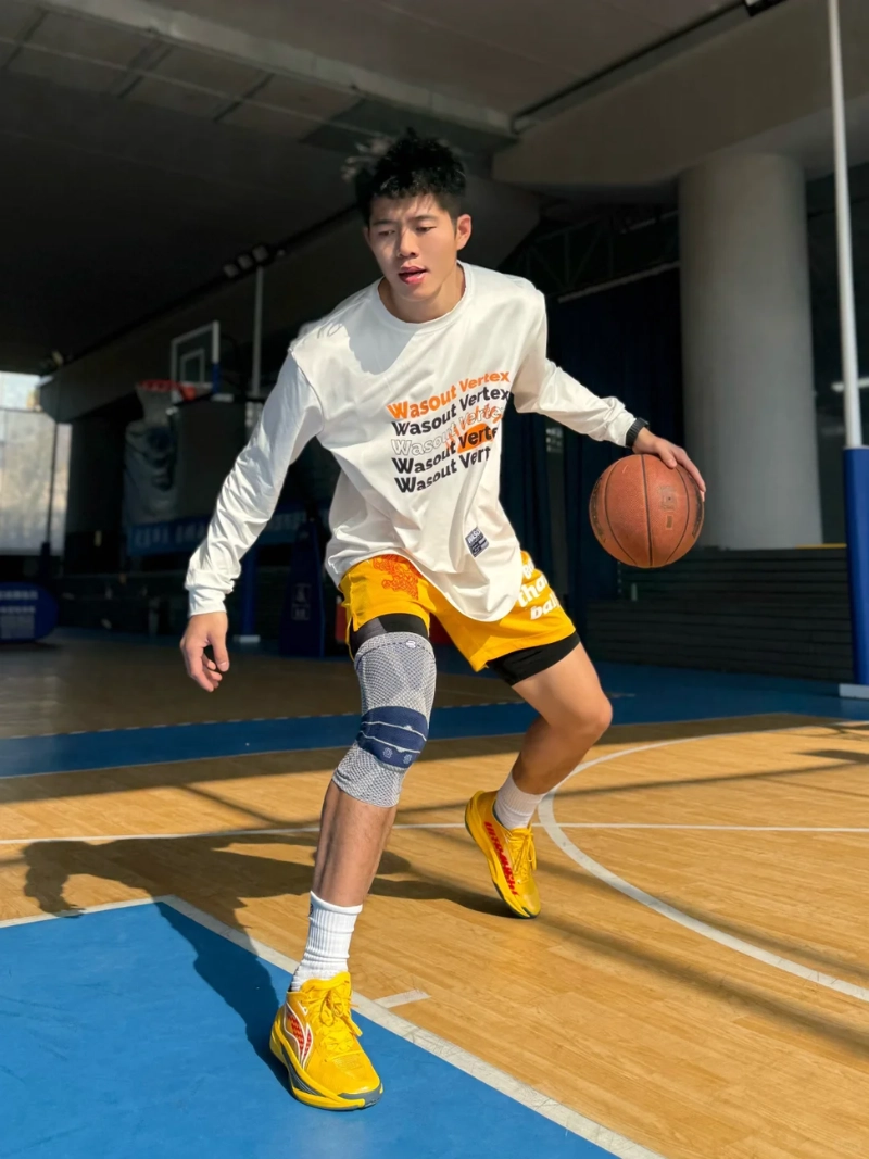 ảnh trai đẹp chơi bóng rổ