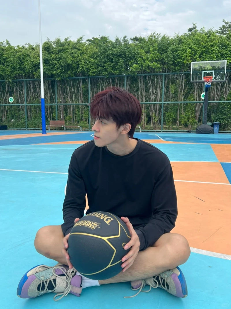 ảnh trai đẹp chơi bóng rổ