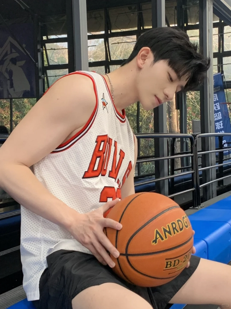 ảnh trai đẹp chơi bóng rổ