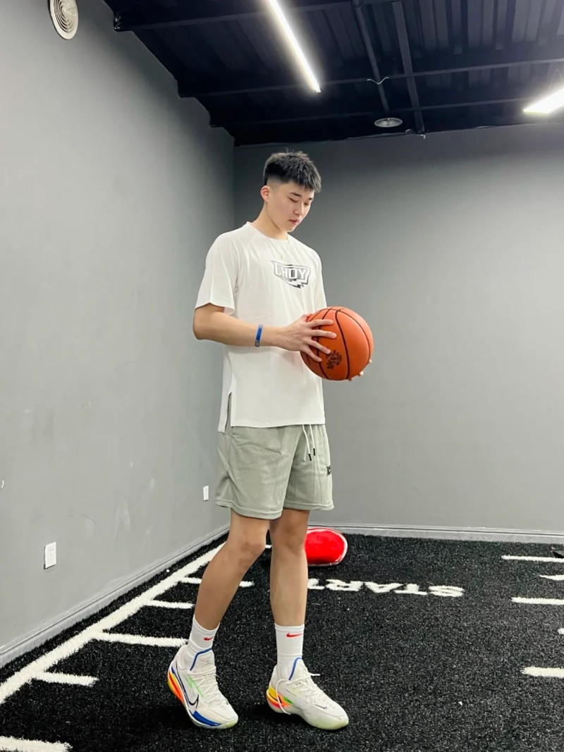 ảnh trai đẹp chơi bóng rổ