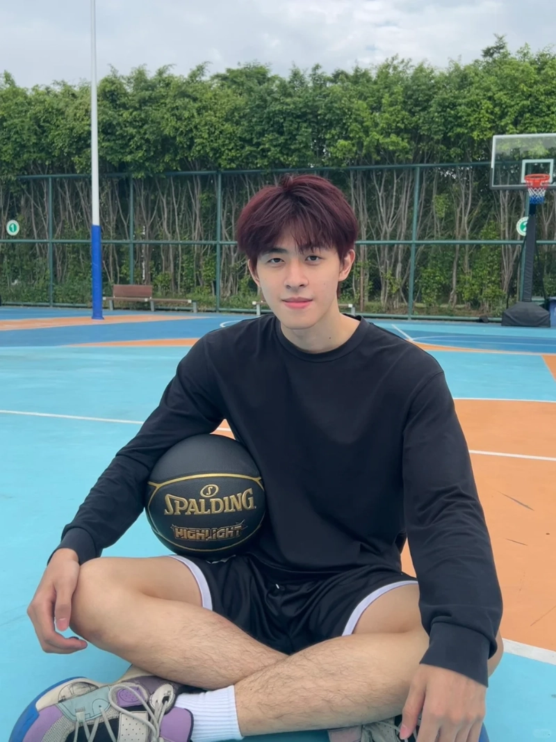 ảnh trai đẹp chơi bóng rổ