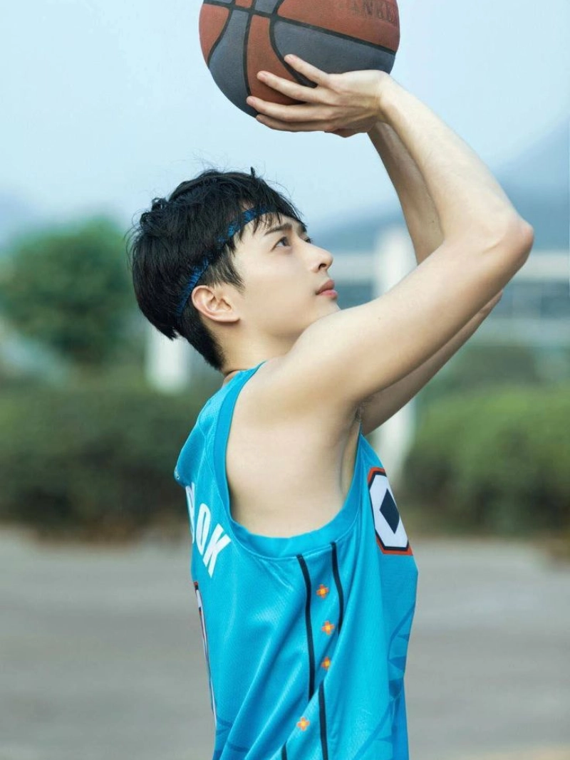 ảnh trai đẹp chơi bóng rổ