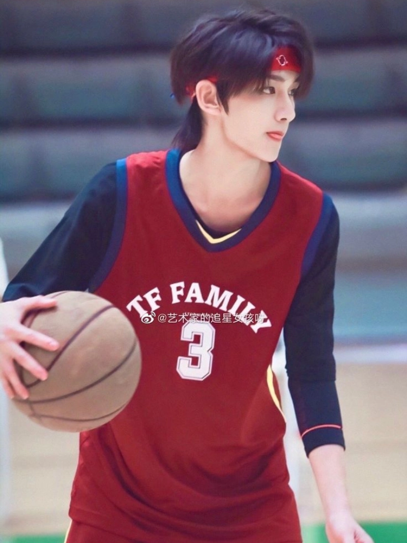 ảnh trai đẹp chơi bóng rổ