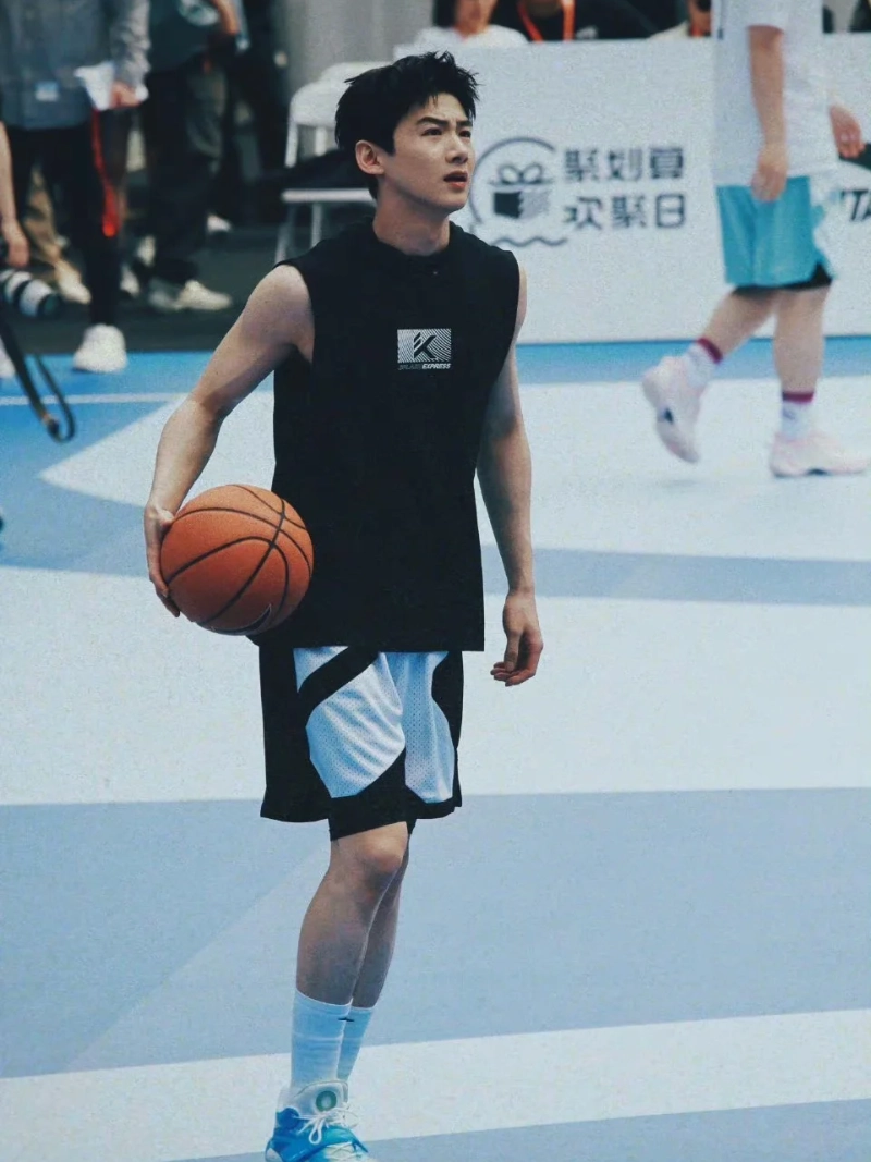 ảnh trai đẹp chơi bóng rổ