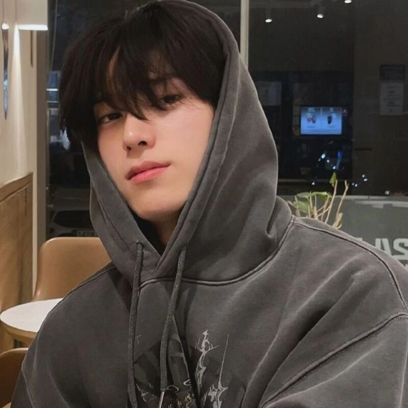 ảnh trai đẹp chụp cam thường