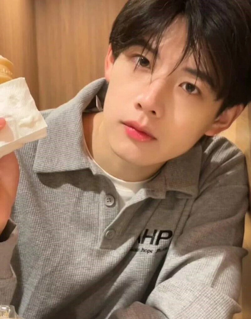 ảnh trai đẹp chụp cam thường