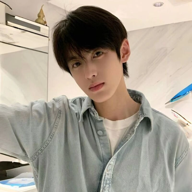 ảnh trai đẹp chụp cam thường